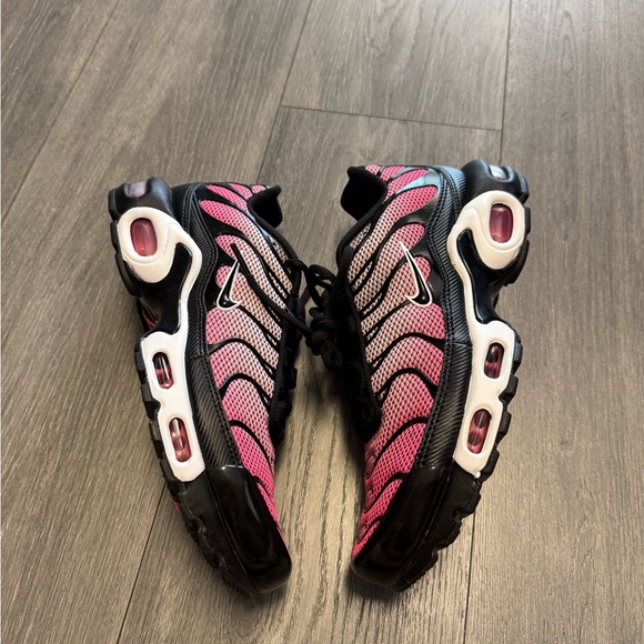 Nike Air Max Plus Sunset Pulse Black Pink Foam HF3837-600 Size 7.5 New - Picture 1 of 7